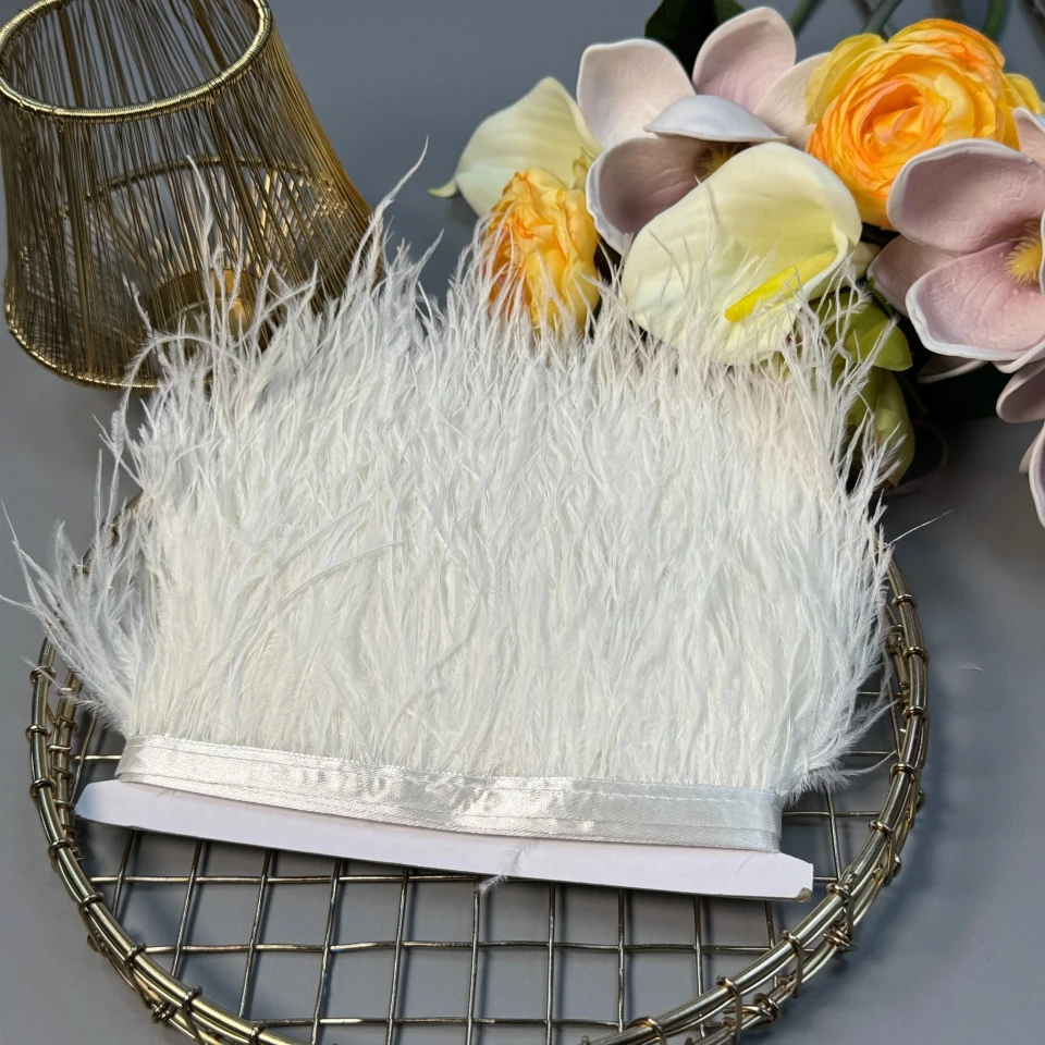 Натуральное перо на тесьме 7-10 см (1 метр), 49 білий