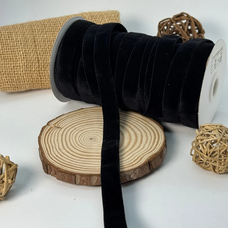 Бархат эластичный 1.5 см (25 ярдов/22,75 м.), чорний