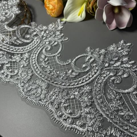 Кружево с кордовой нитью и люрекс «Лавандовая мечта» 17 см (1 метр), срібло/теплий білий