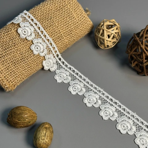 Кружево полиэстер "Белый штрих" 3 см.(1 м.), молочний