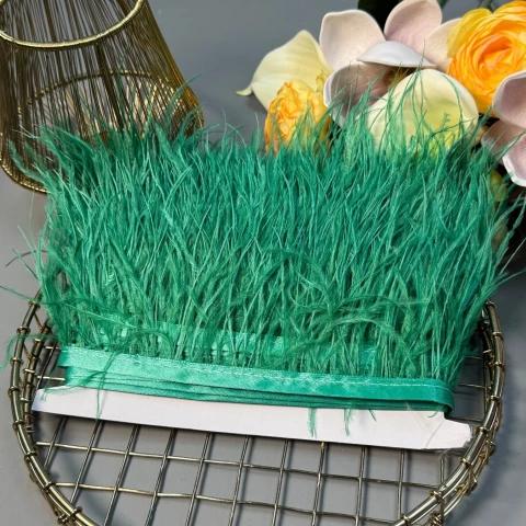 Натуральное перо на тесьме 7-10 см (1 метр), 38 зелений