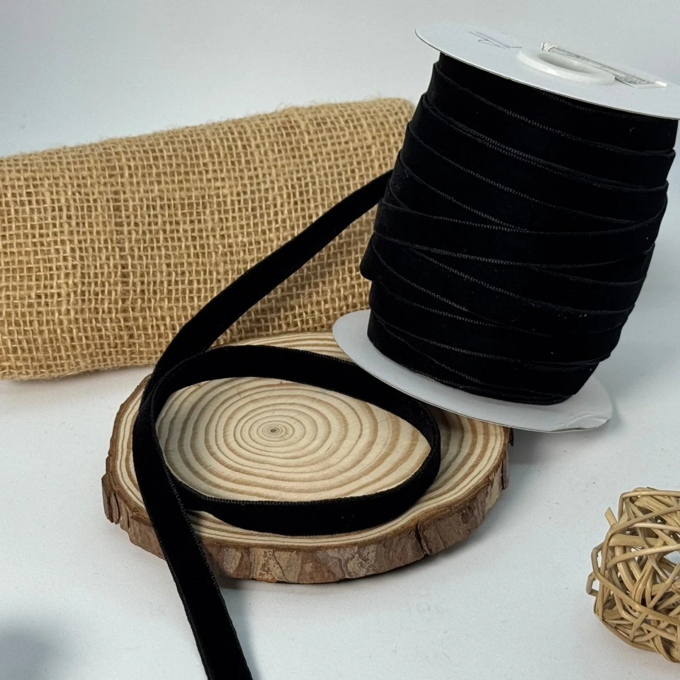 Бархат двусторонний 1 см (25 ярдов/22,75 м.), чорний