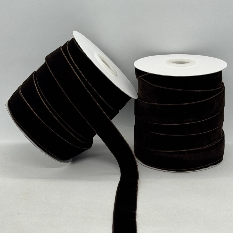 Оксамитова стрічка 2 см (25 ярдів/22,75 м.), 70 темний коричневий