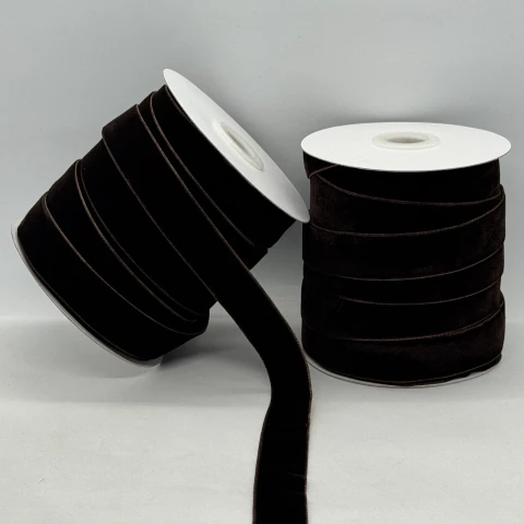 Оксамитова стрічка 2 см (25 ярдів/22,75 м.), 70 темний коричневий