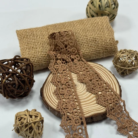 Мереживо поліестер "Світло ніжності" 4 см.(1 м.), коричневий