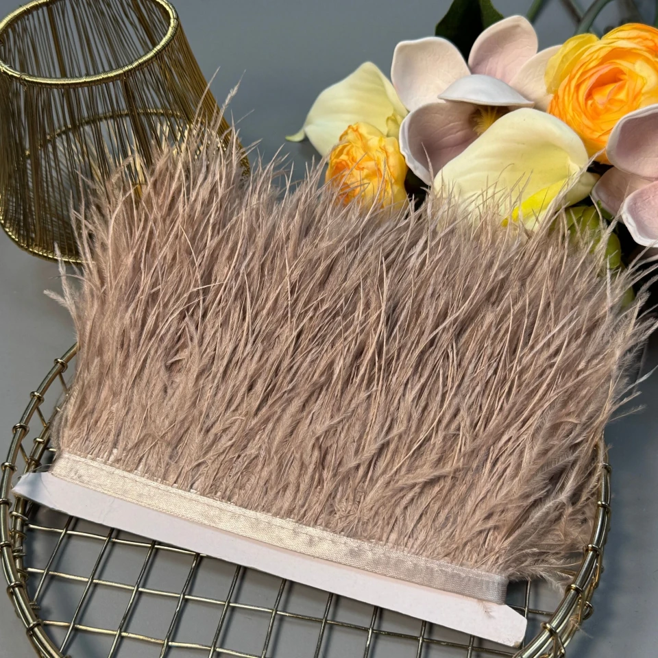 Натуральное перо на тесьме 7-10 см (1 метр), капучіно