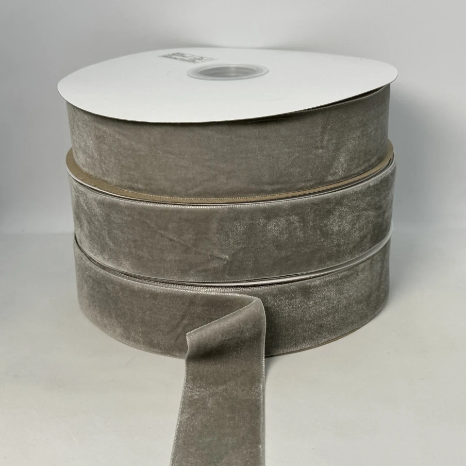 Бархатная лента 3.8 см (25 ярдов/22,75 м.), 94 світлий сірий