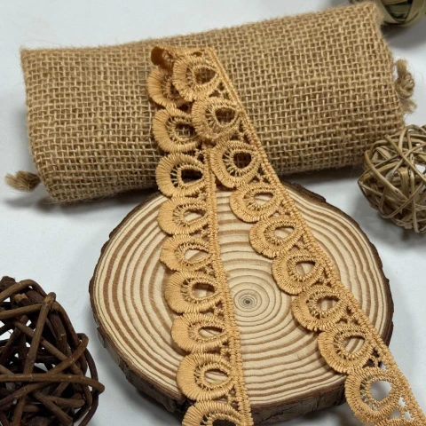 Кружево полиэстер "Нежное сияние" 2,5 см. (1 м.), бежевий