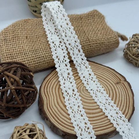 Кружевное макраме "Шелковая паутинка" 2,5 см.(1 м.), молочний