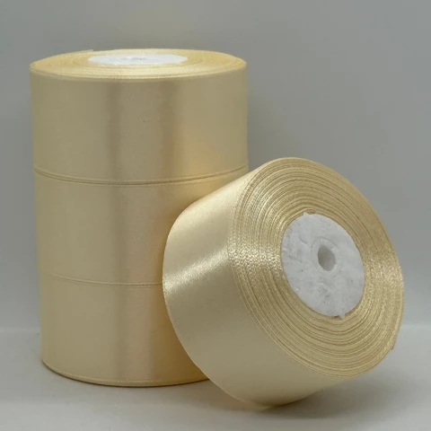 Атласна стрічка 4 см (33 м.), 02 темний молочний