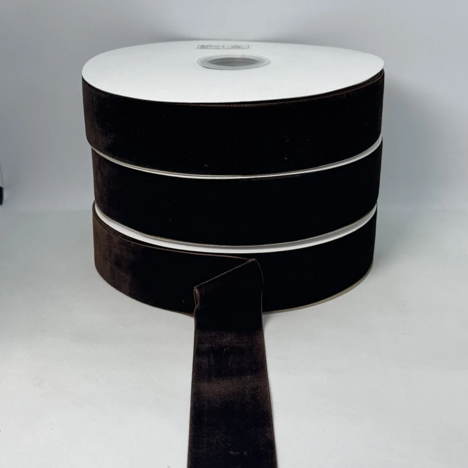 Бархатная лента 3.8 см (25 ярдов/22,75 м.), 70 темний коричневий