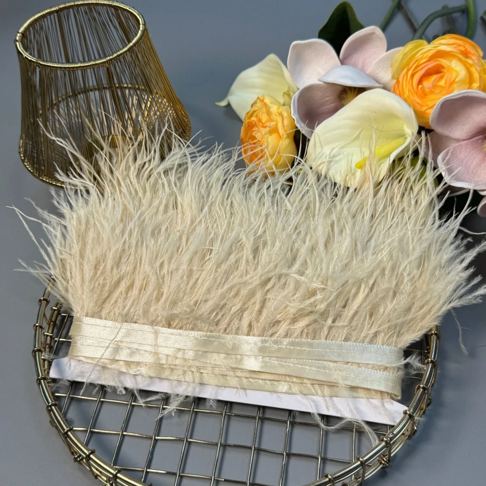 Натуральное перо на тесьме 7-10 см (1 метр), 4 світлий бежевий