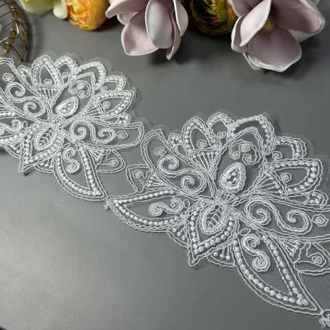 Мережево з кордовую ниткою «Ніжність весни» 12 см (1 метр), білий