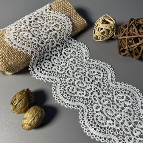 Кружево полиэстер "Кремовая линия" 11 см.(1 м.), молочний (20 метрів)