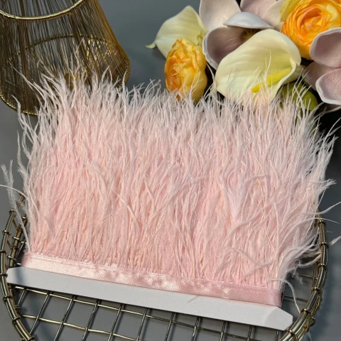 Натуральное перо на тесьме 7-10 см (1 метр), 23 світлий рожевий