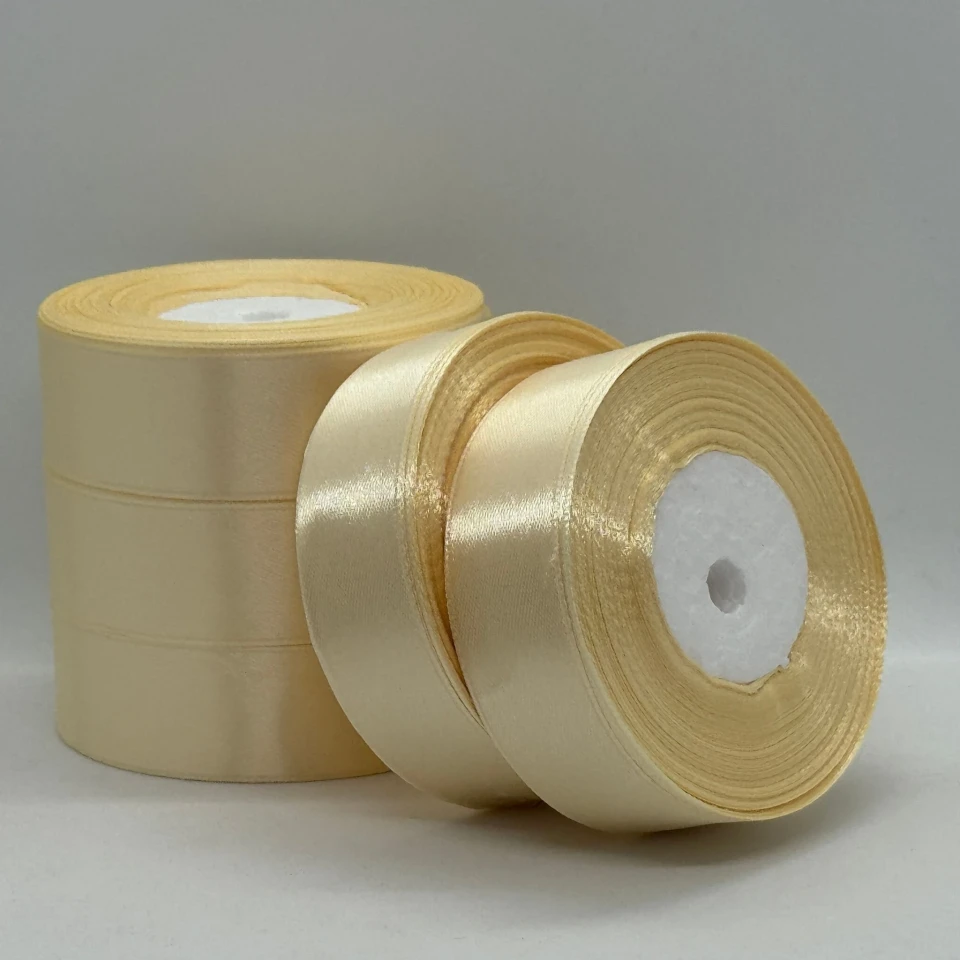 Атласная лента 2,5 см (33 м.), 02 темний молочний