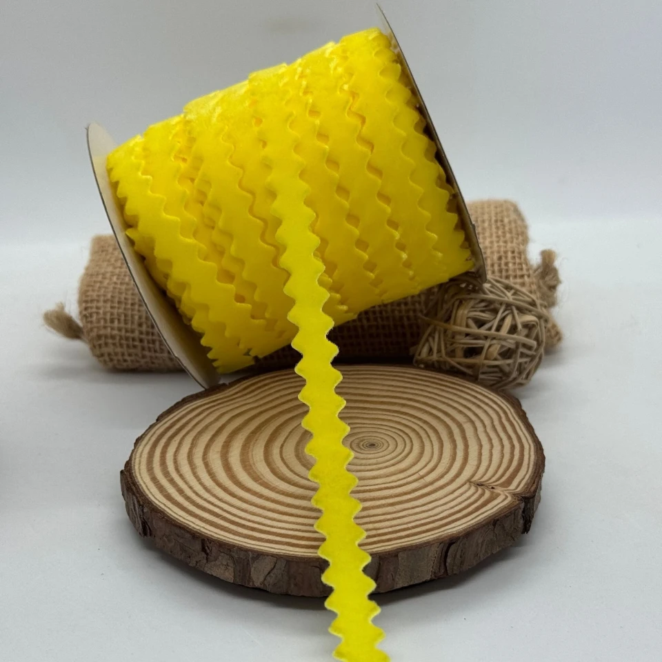 В’юнчик оксамитовий (25 ярдів/ 22,75 м.), 18 жовтий