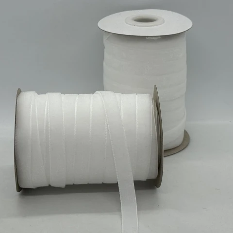 Бархатная лента 1 см (25 ярдов/22,75 м.), 02 теплий білий