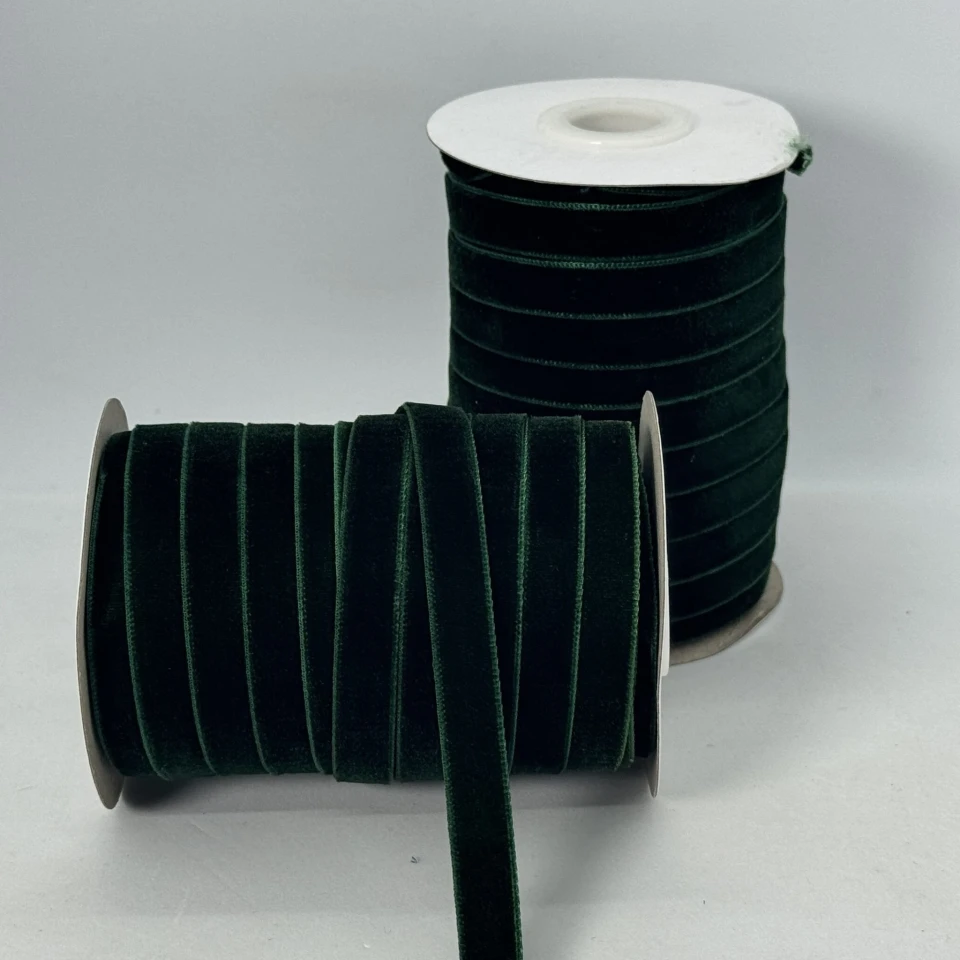 Бархатная лента 1 см (25 ярдов/22,75 м.), 93 темний зелений