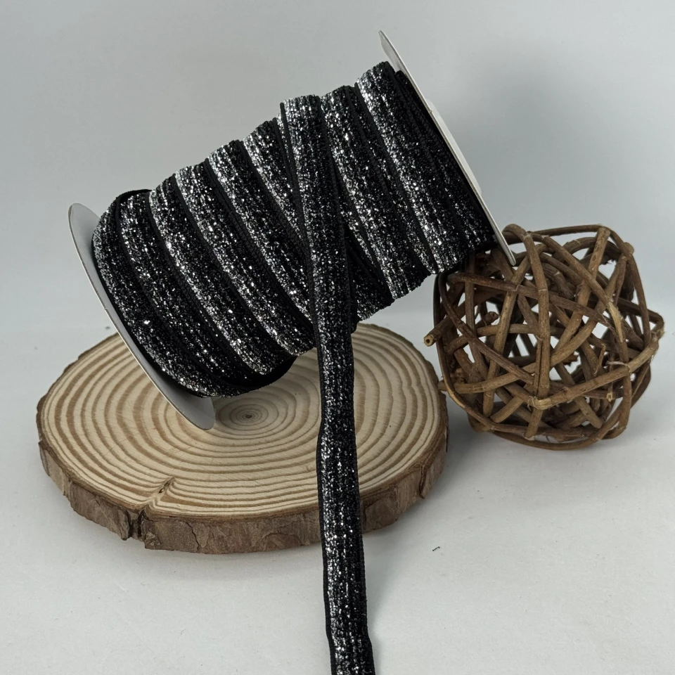 Оксамитова стрічка люрекс 1 см (25 ярдів/22,75 м.), 45 чорний + срібло