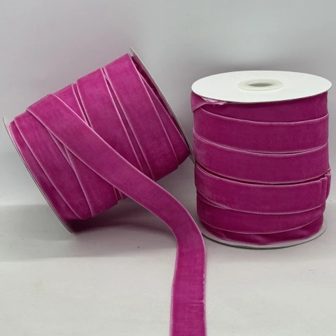Оксамитова стрічка 2 см (25 ярдів/22,75 м.), 82 малиновий