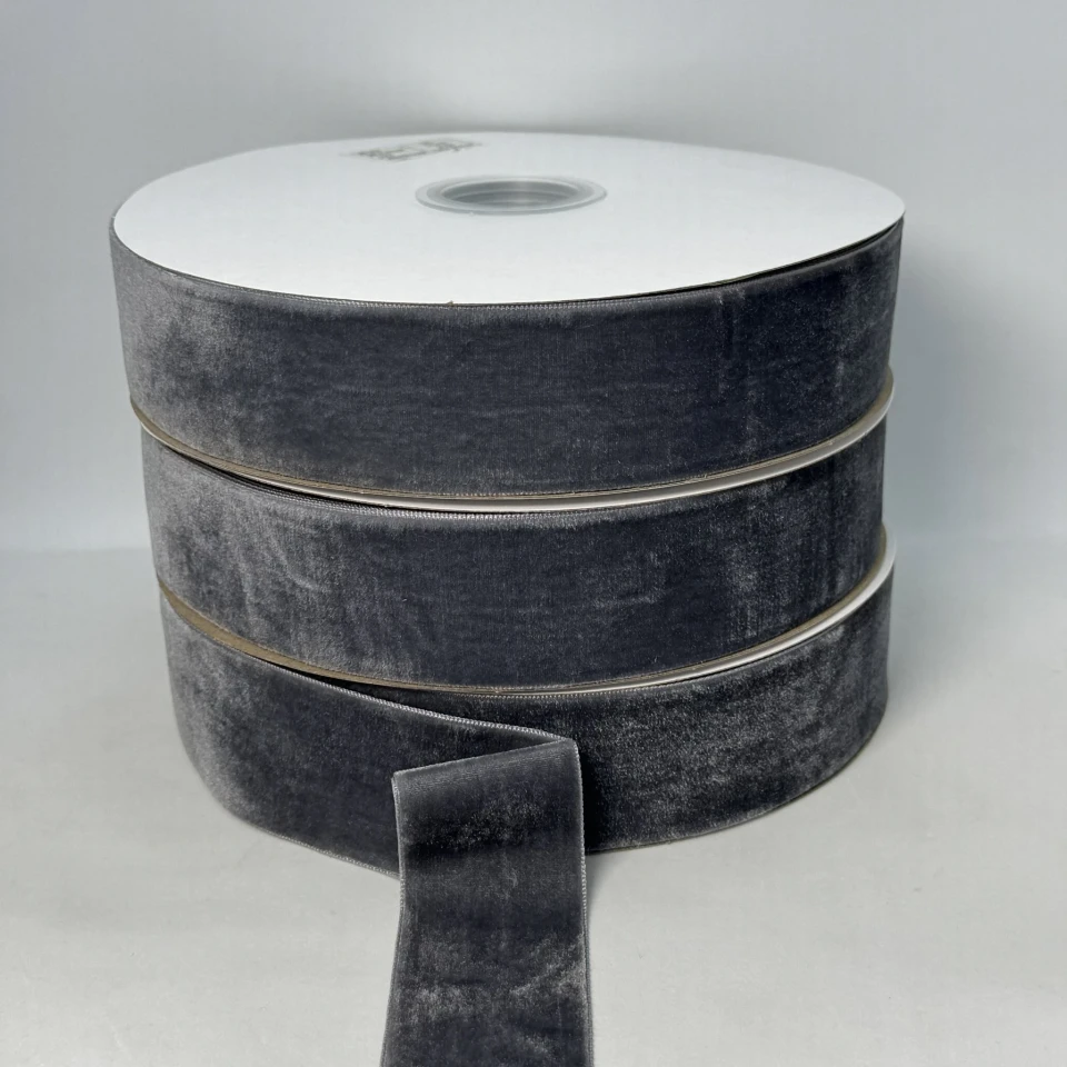 Оксамитова стрічка 3.8 см (25 ярдів/22,75 м.), 89 сірий