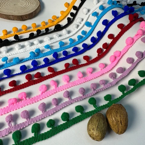 Тесьма с помпонами (20 ярдов/18,28 м.), 01 білий