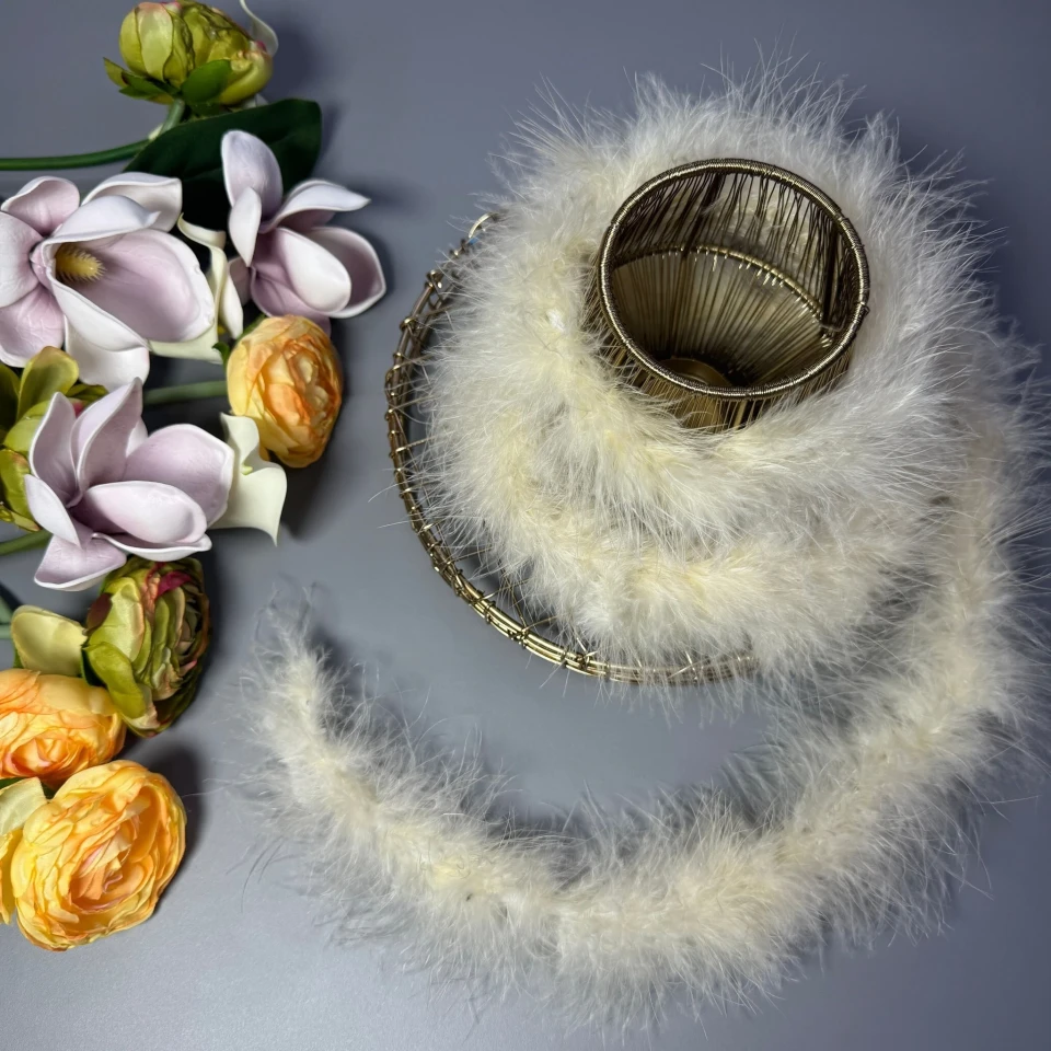 Натуральное перо боа 16 гр. (2 метра), 11 молочний