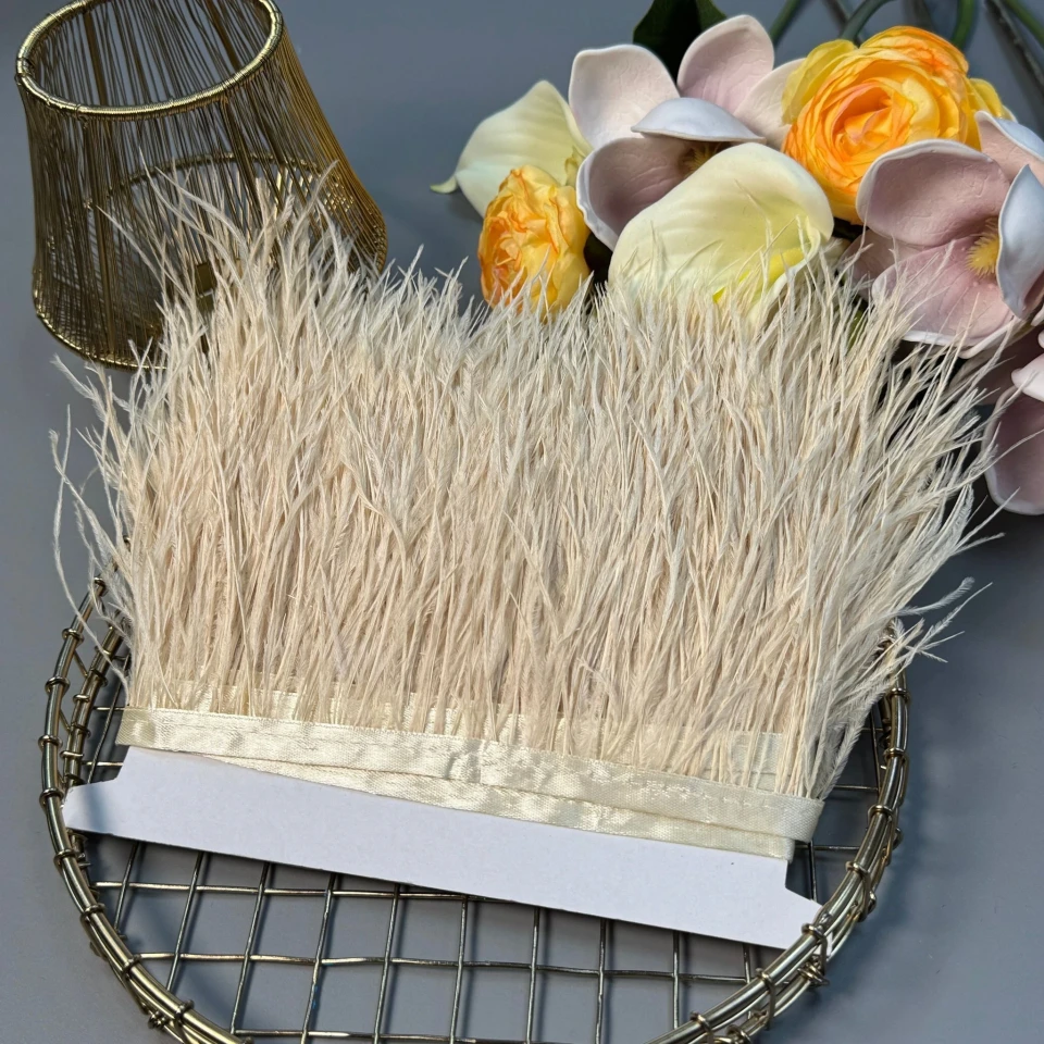 Натуральное перо на тесьме 7-10 см (1 метр), 27 бежевий