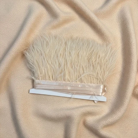 Натуральное перо на тесьме 7-10 см (1 метр), 52 молочний