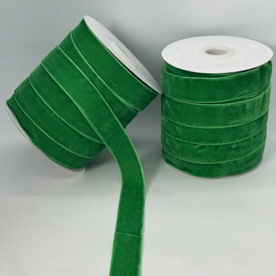 Оксамитова стрічка 2 см (25 ярдів/22,75 м.), 37 зелена трава