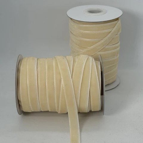 Бархатная лента 1 см (25 ярдов/22,75 м.), 04 темний молочний